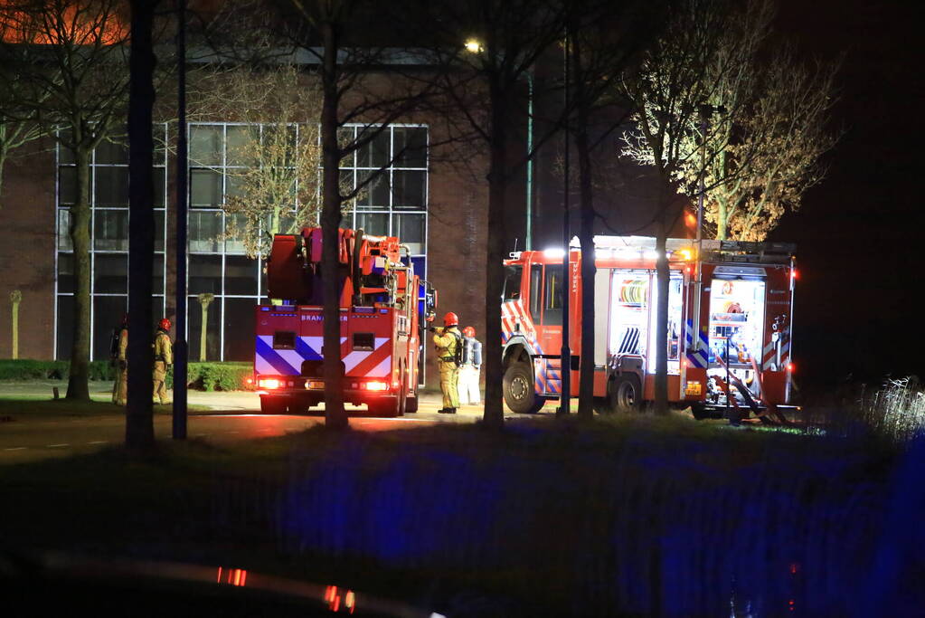 Uitslaande brand in bedrijfspand