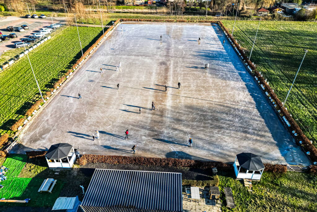 Veel schaatspret bij ondergespoten paardenbak