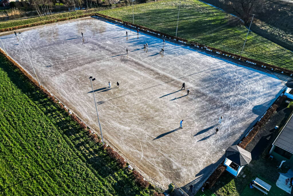 Veel schaatspret bij ondergespoten paardenbak