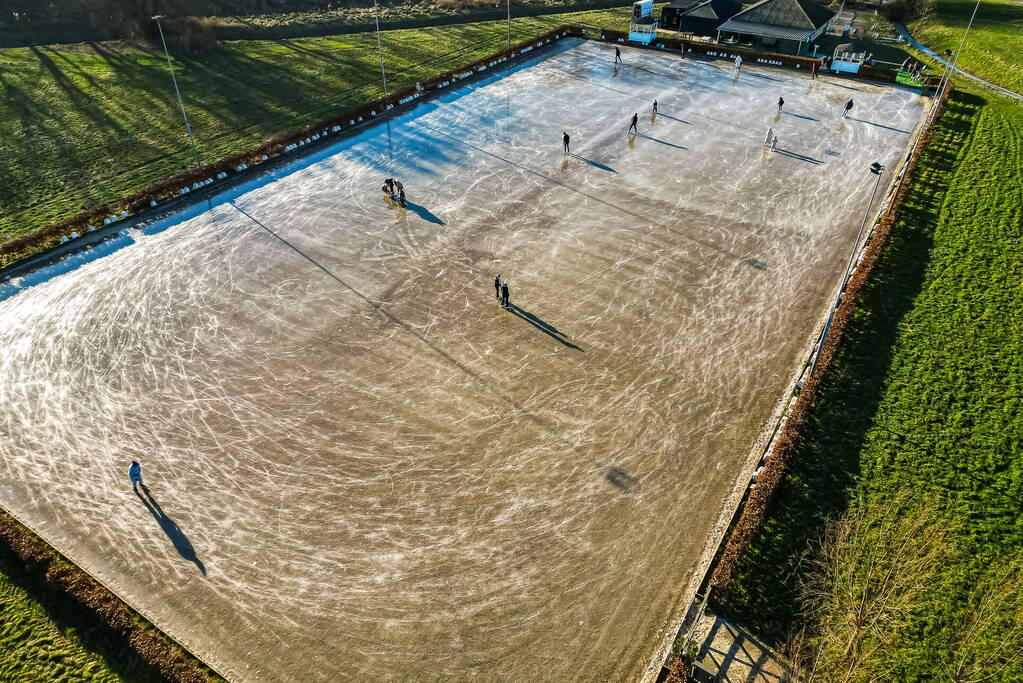 Veel schaatspret bij ondergespoten paardenbak