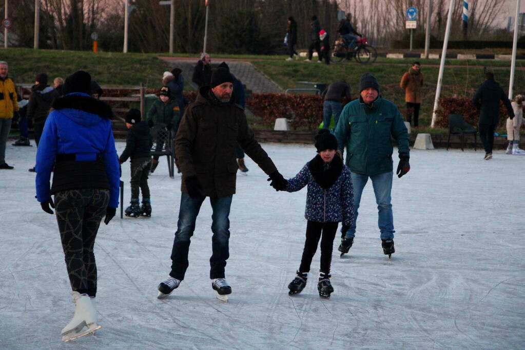 Veel schaatspret bij ondergespoten paardenbak