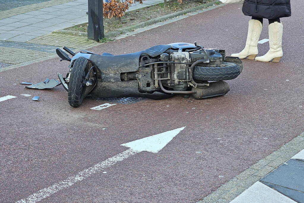 Scooterrijder aangereden door automobilist