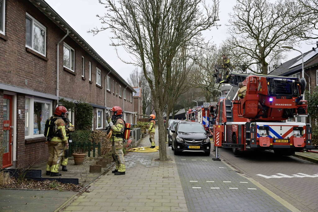 Zwaargewonde bij brand in woning