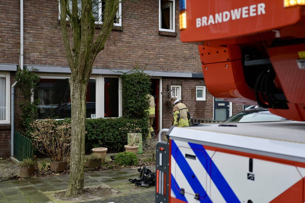 Zwaargewonde bij brand in woning