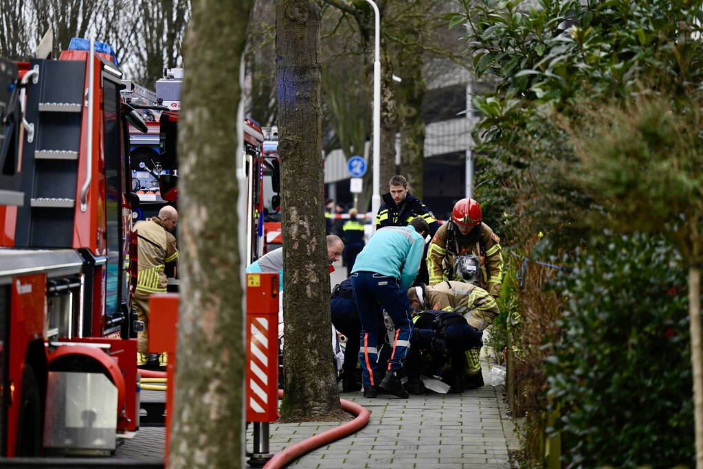 Zwaargewonde bij brand in woning