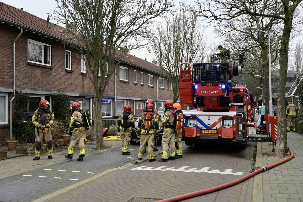 Zwaargewonde bij brand in woning