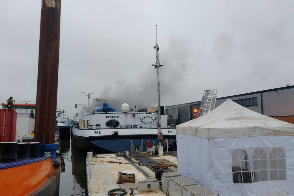 Flinke brand in machinekamer van binnenvaartschip