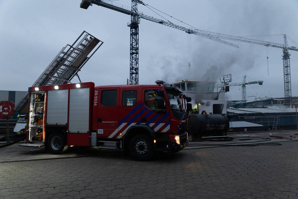 Flinke brand in machinekamer van binnenvaartschip