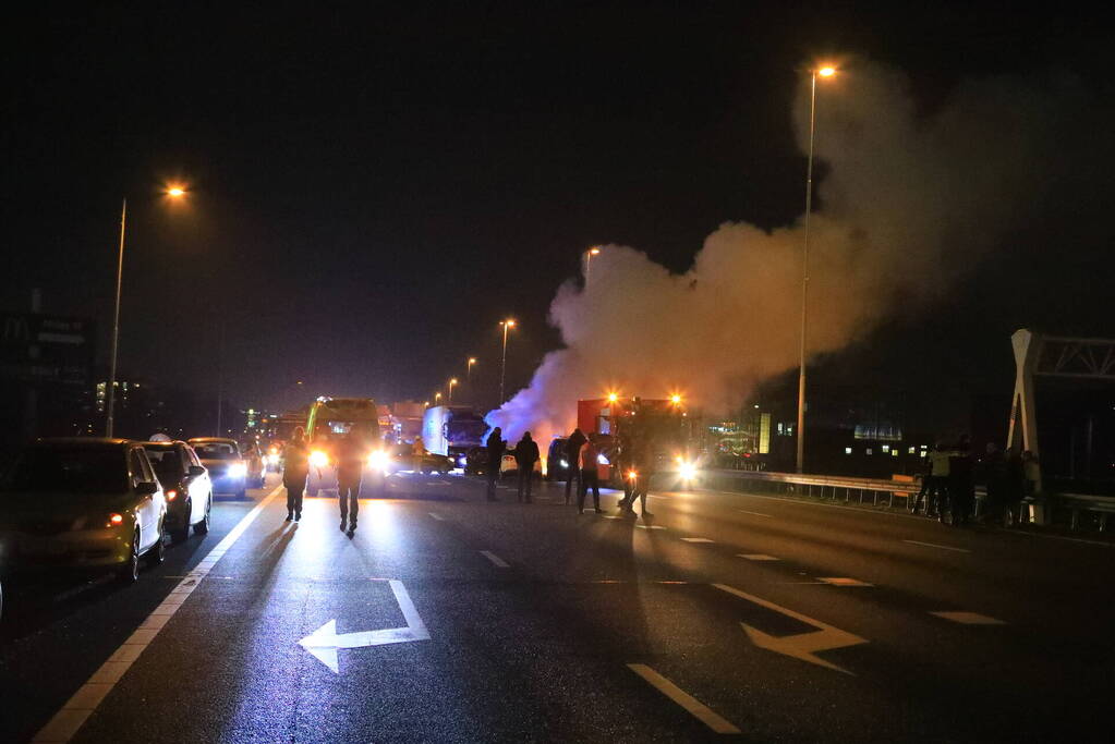 Brand na ernstig ongeval op snelweg