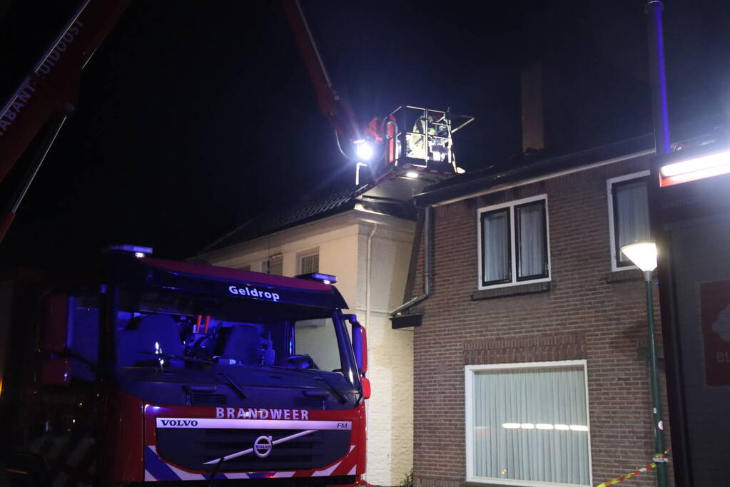 Flinke rookontwikkeling bij woningbrand, brandweer redt hond