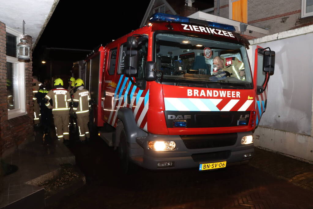 Brandgang onder water door spuitende kraan