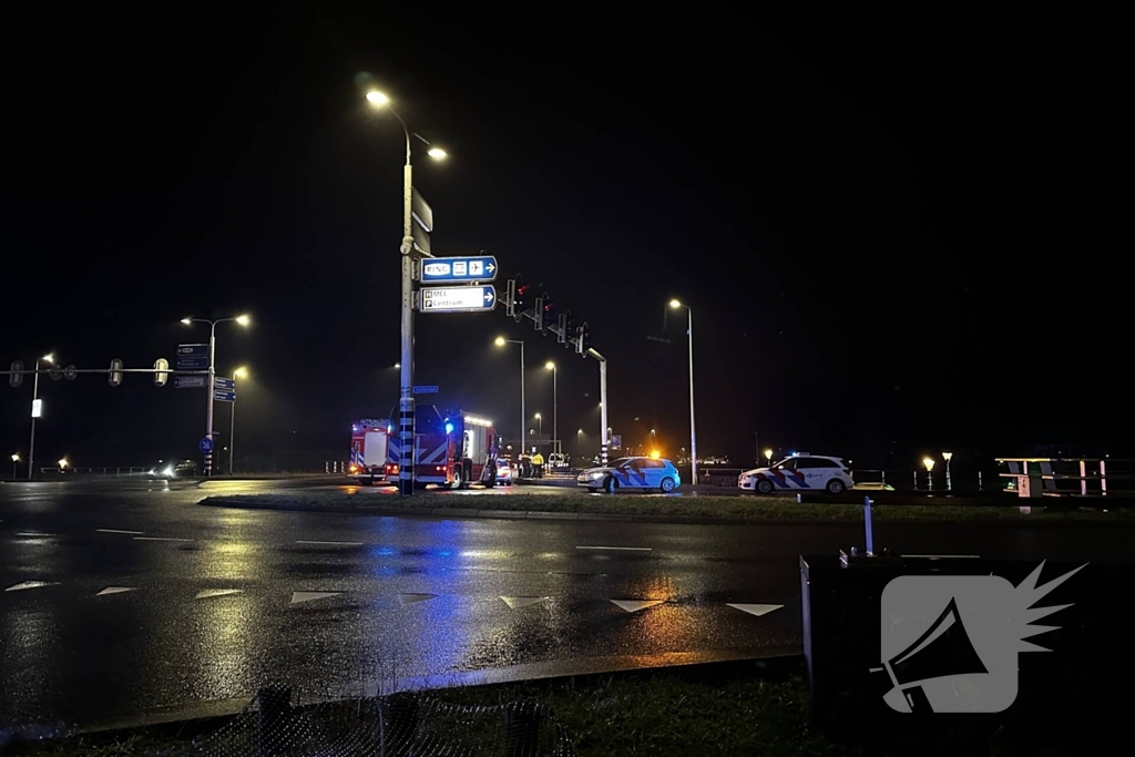 Auto belandt ondersteboven onderaan talud na achtervolging