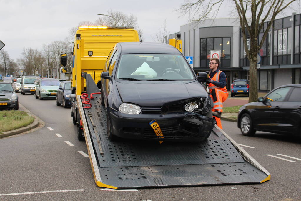 Flinke schade bij ongeval op kruising