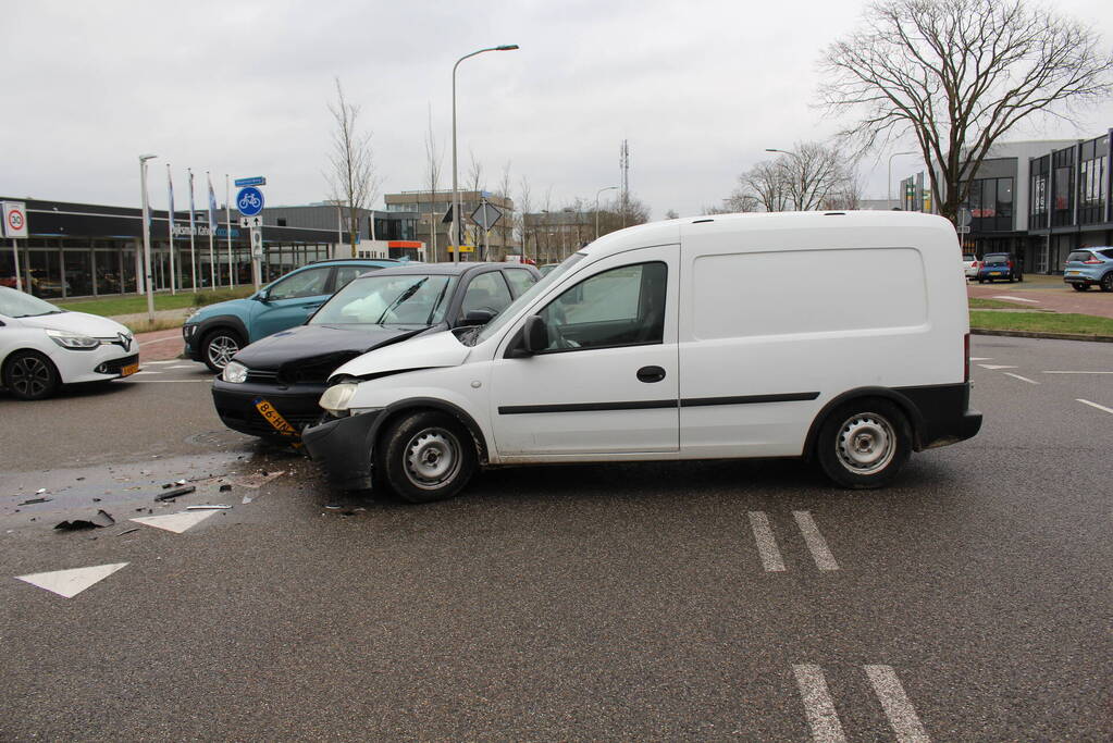 Flinke schade bij ongeval op kruising