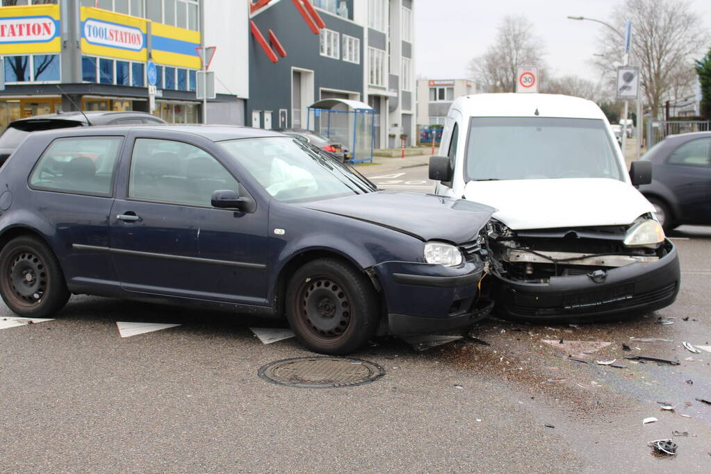 Flinke schade bij ongeval op kruising