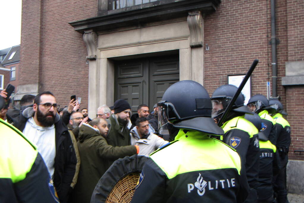 Tegendemonstratie na aankondiging verbranden van Koran