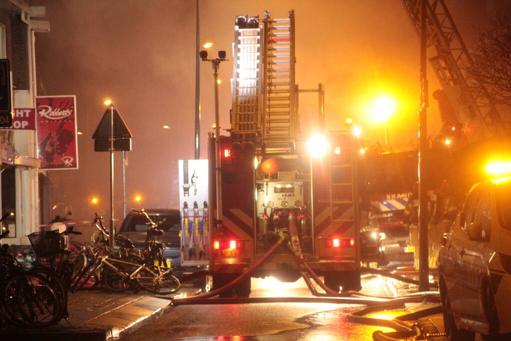 Hevige rookontwikkeling bij grote brand