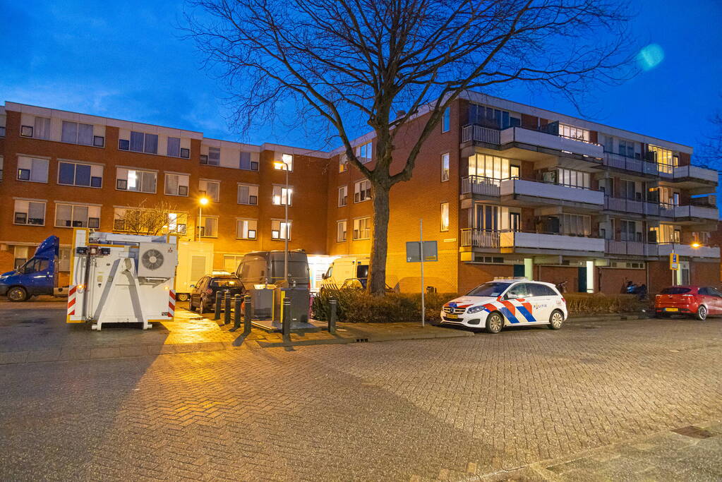 Dode en zwaargewonde aangetroffen in woning