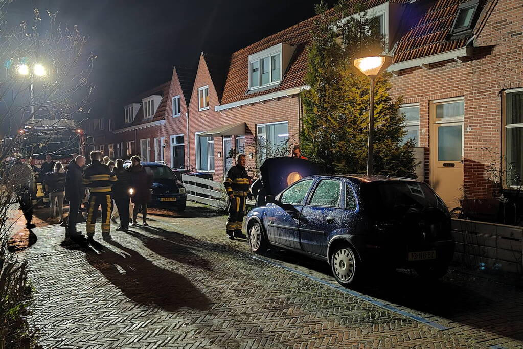 Autobrand geblust door buurtbewoners