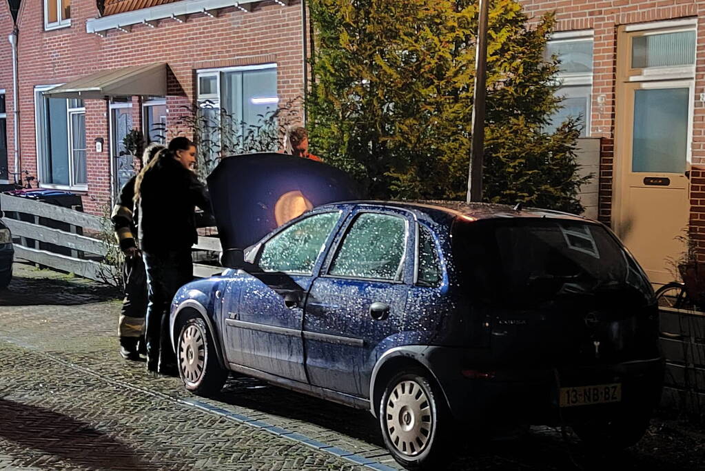 Autobrand geblust door buurtbewoners