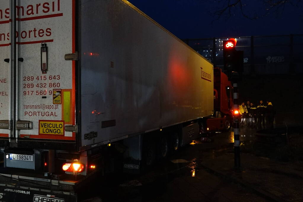 Fietsster gewond bij aanrijding met vrachtwagen