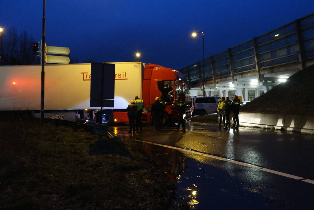 Fietsster gewond bij aanrijding met vrachtwagen