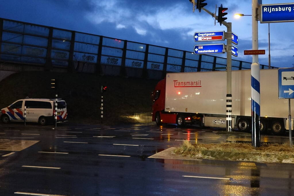 Fietsster gewond bij aanrijding met vrachtwagen