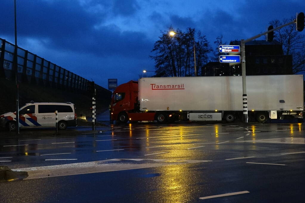 Fietsster gewond bij aanrijding met vrachtwagen