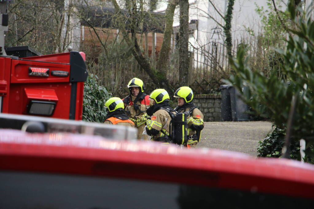 Brandweer doet onderzoekt naar gaslucht in woning