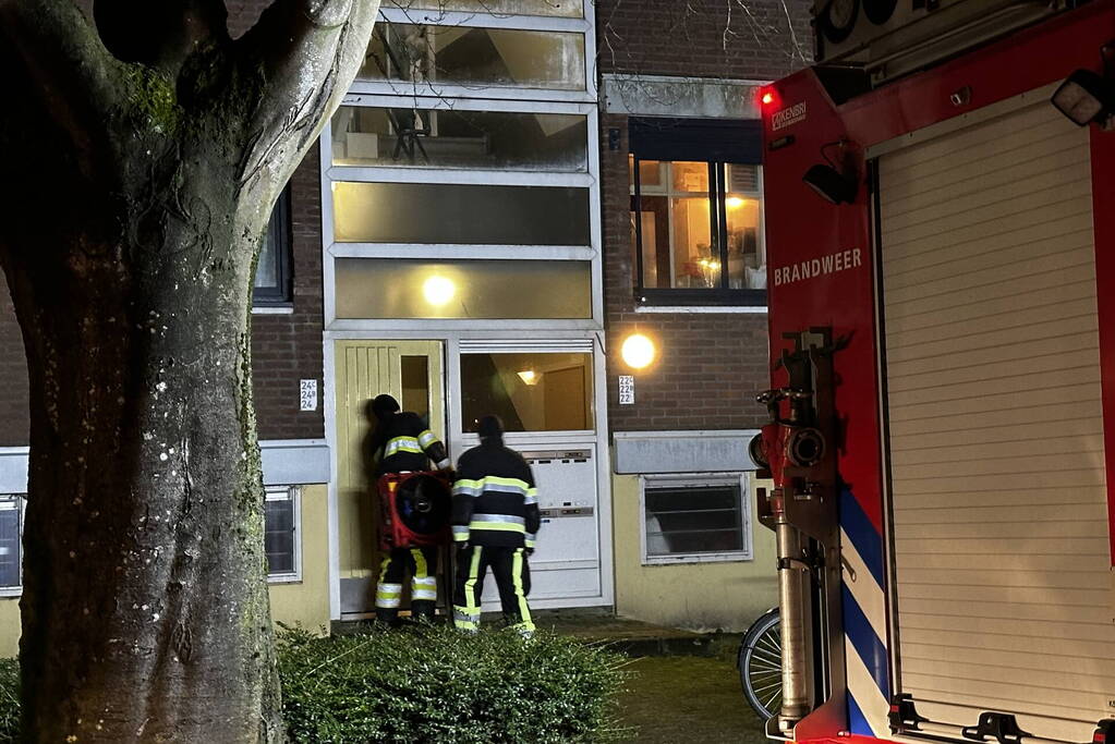 Brandweer wekt bewoner nadat brandalarm af gaat