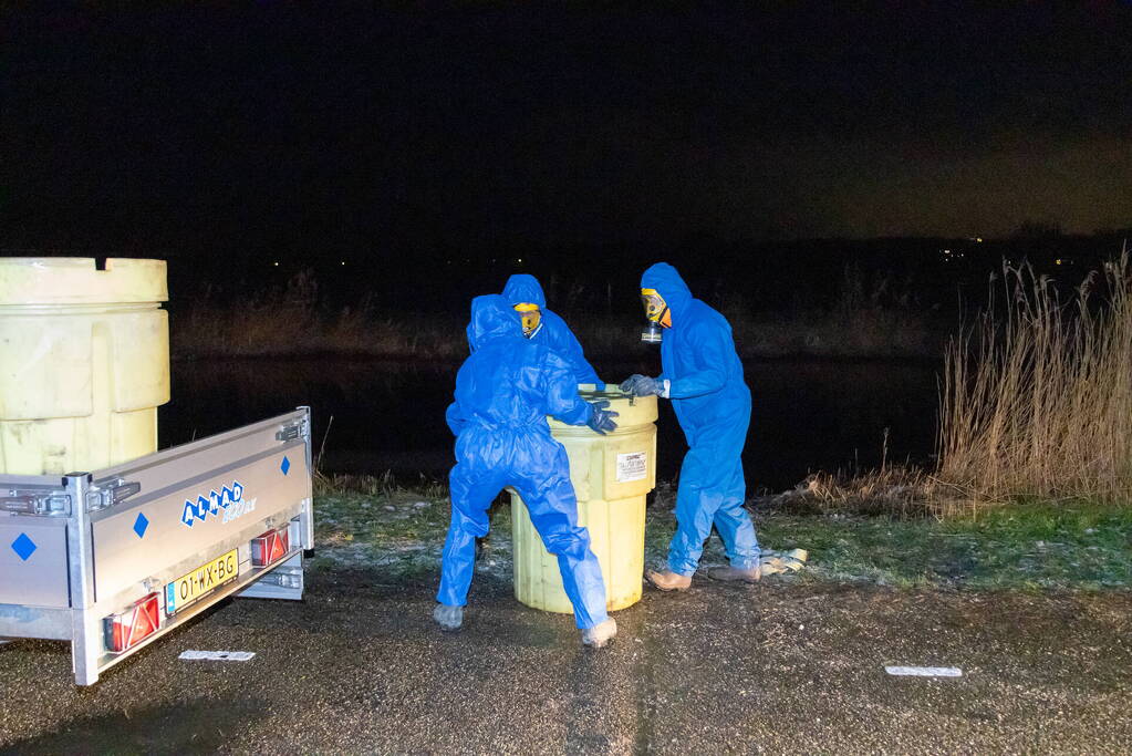 Vat met drugsafval gevonden in water