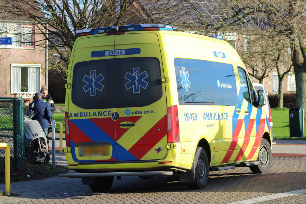 Scooterrijder gewond bij botsing met automobilist