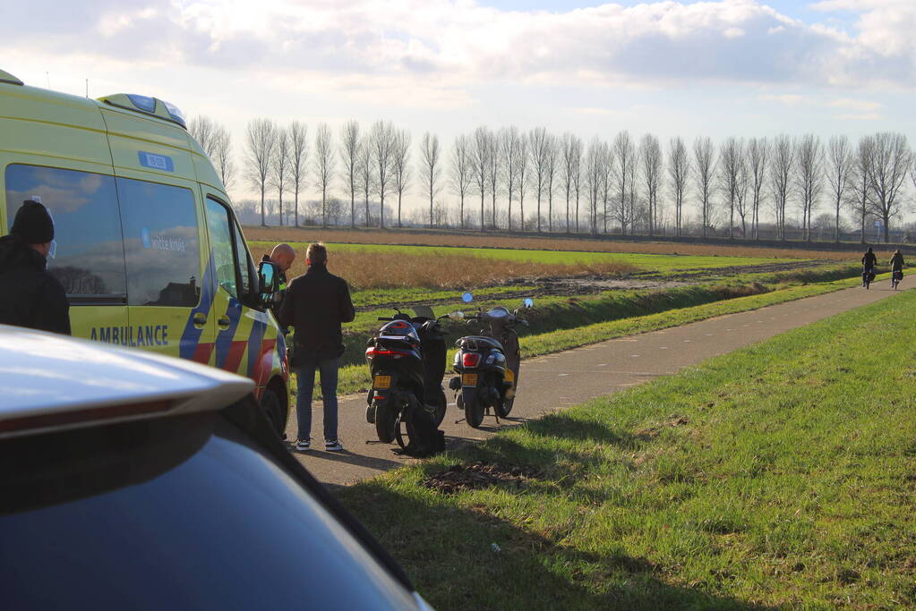 Scooterrijder gewond bij frontale aanrijding