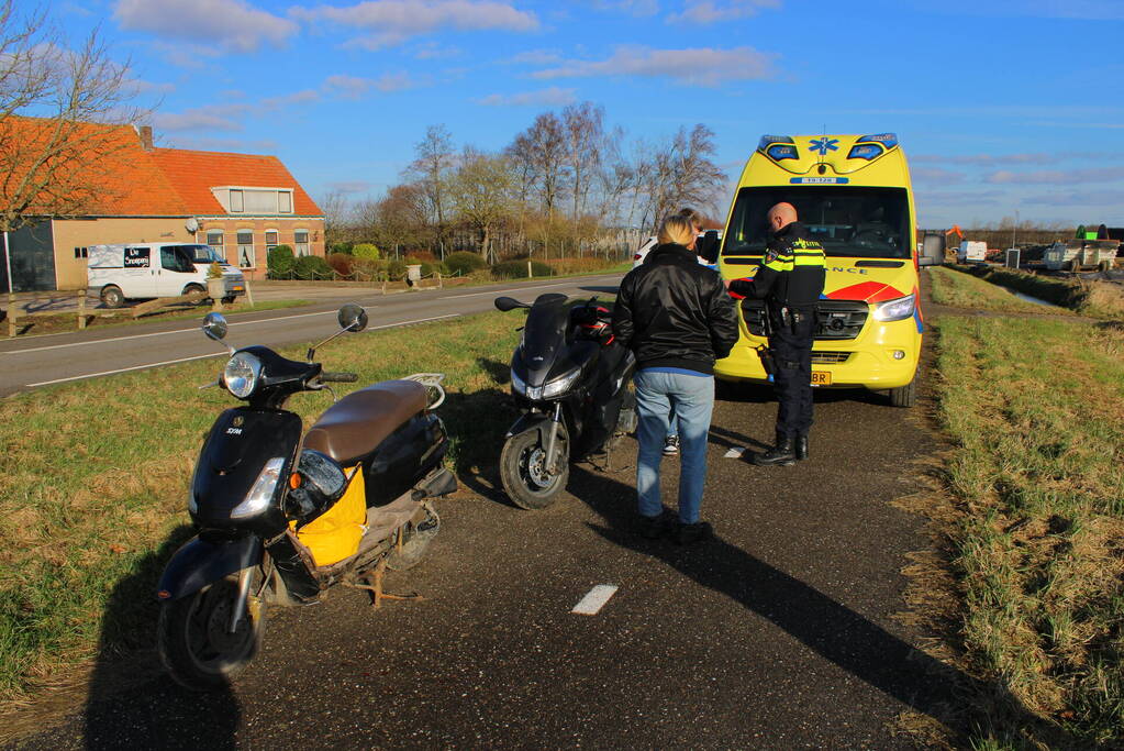 Scooterrijder gewond bij frontale aanrijding