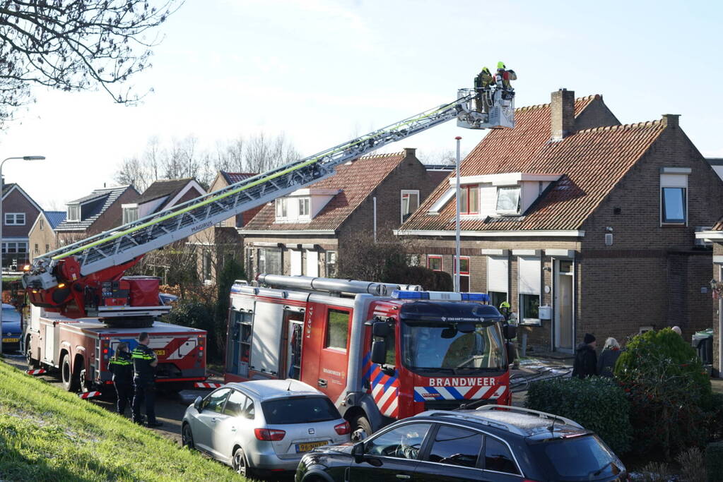 Veel rook door schoorsteenbrand