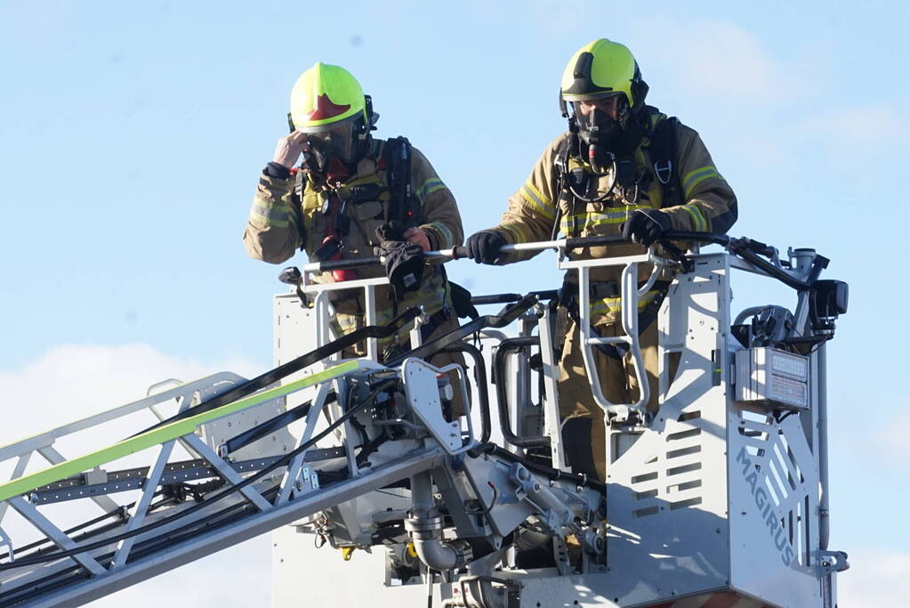 Veel rook door schoorsteenbrand