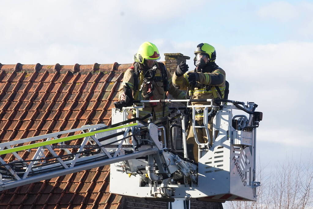 Veel rook door schoorsteenbrand