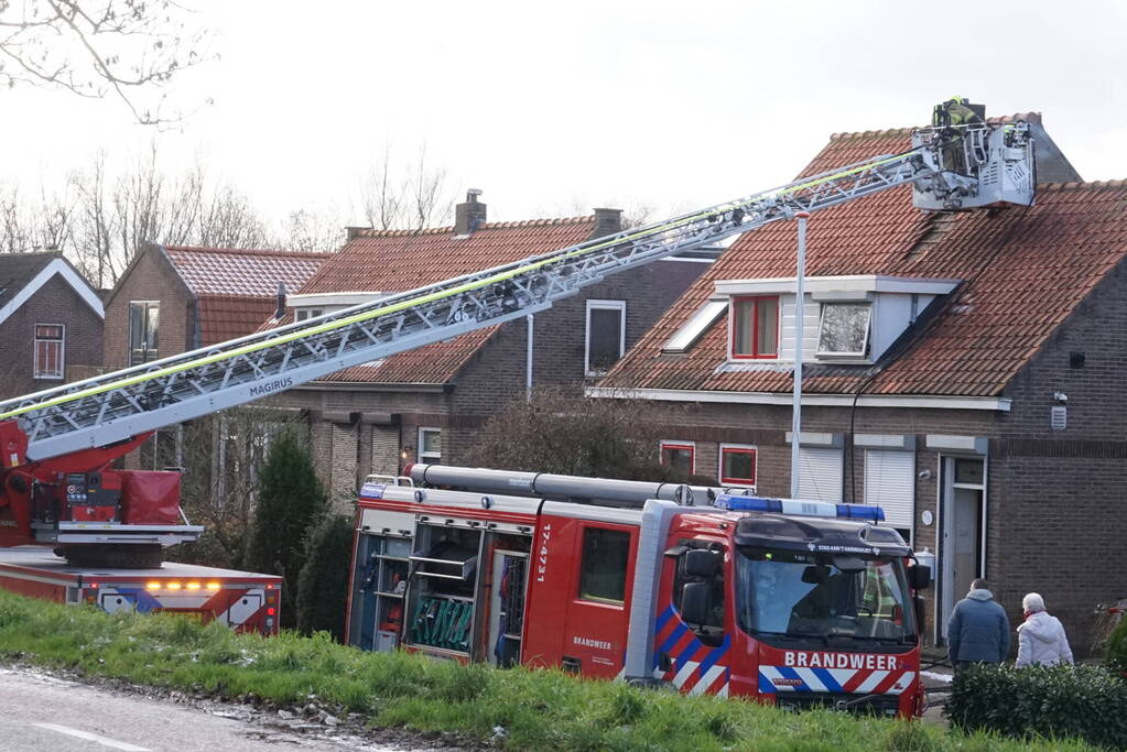 Veel rook door schoorsteenbrand