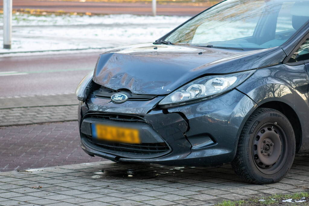 Fikse schade bij aanrijding tussen twee voertuigen