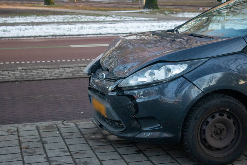 Fikse schade bij aanrijding tussen twee voertuigen