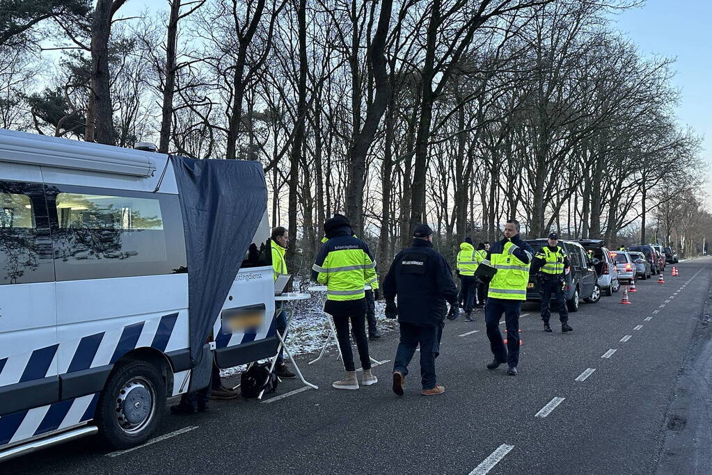 Grote politiecontrole bij Camping Bakel