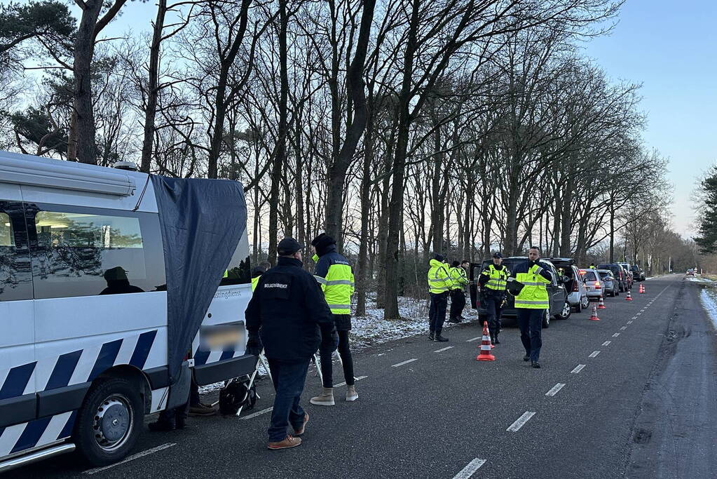 Grote politiecontrole bij Camping Bakel