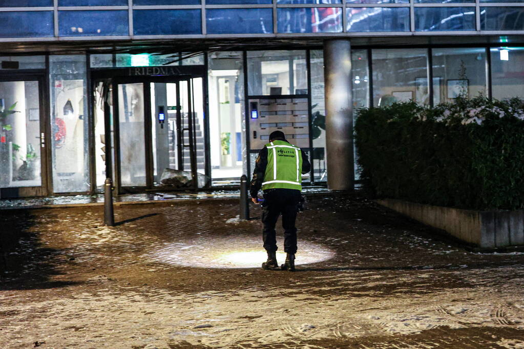 Veel schade na explosie bij bedrijfsverzamelgebouw