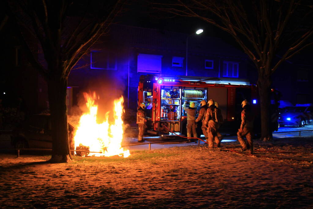 Personen auto volledig uitgebrand