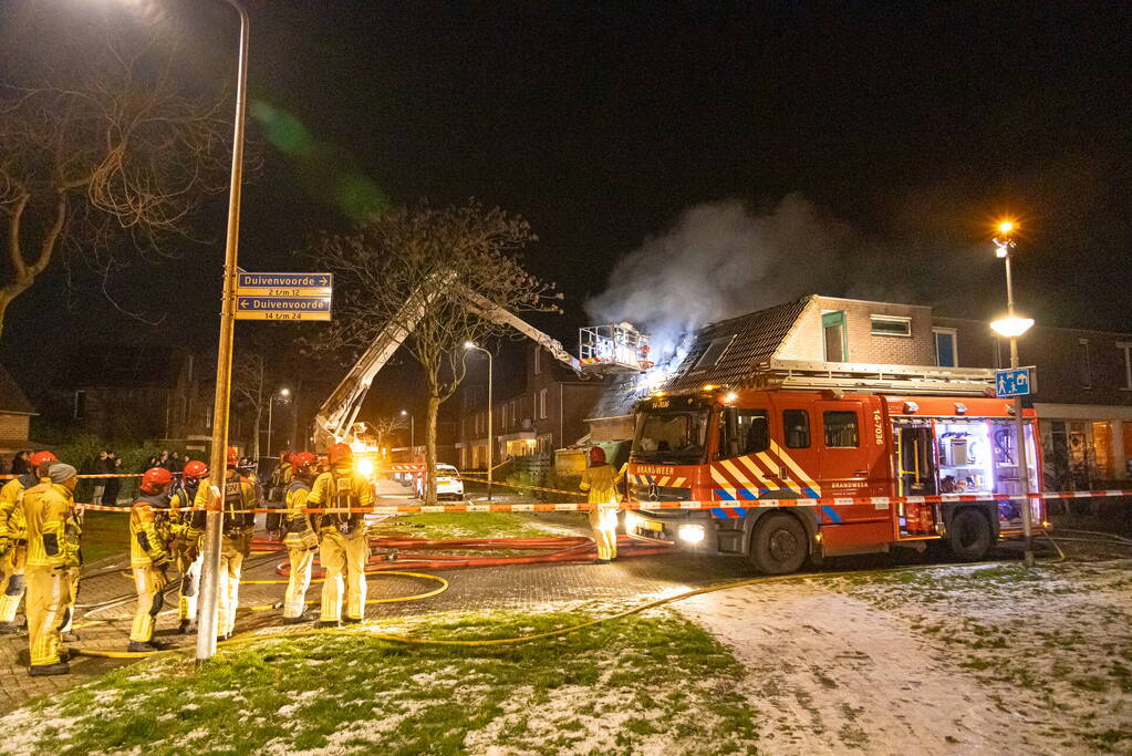 Flinke vlammen bij uitslaande woningbrand