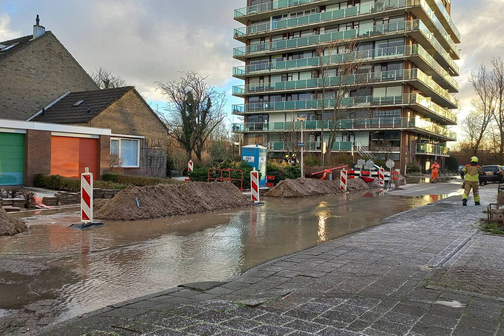 Gas en waterleidingbreuk zorgen voor gevaarlijke situatie