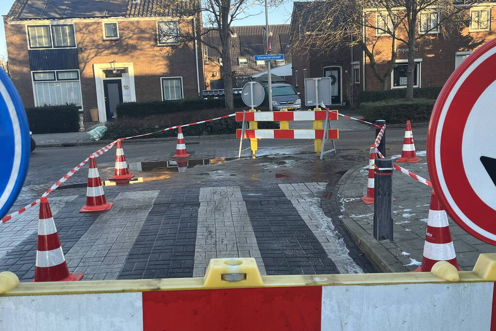 Straat afgezet vanwege waterleidingbreuk