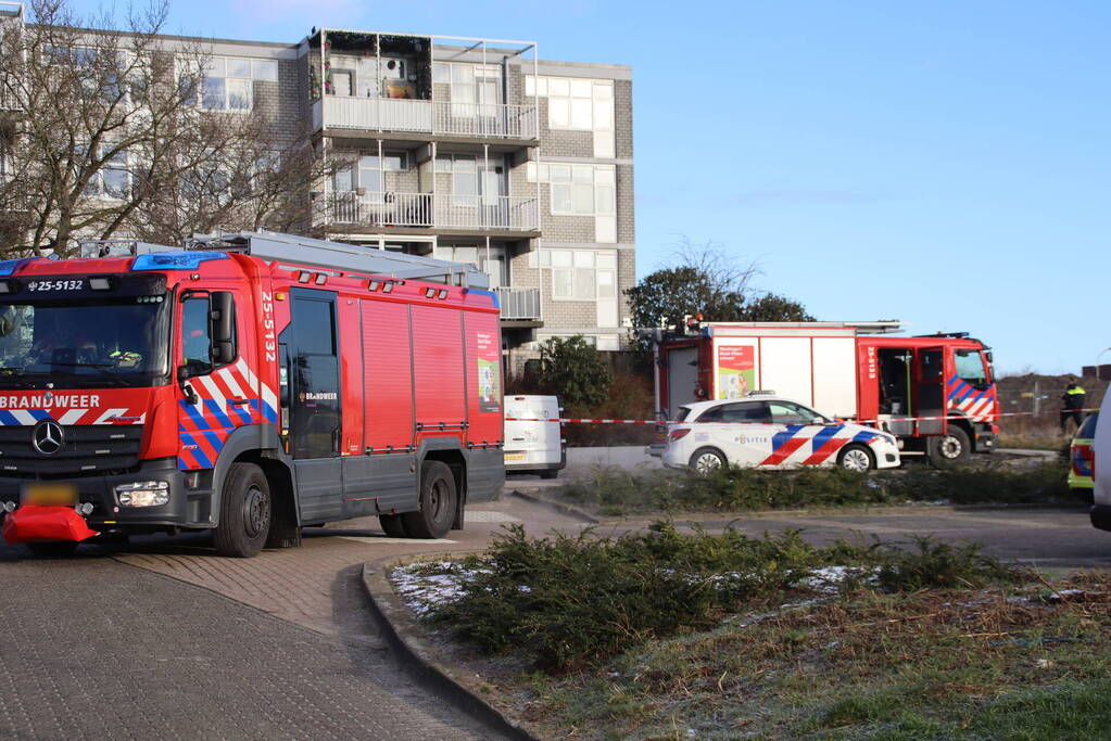 Persoon overleden na val uit raam