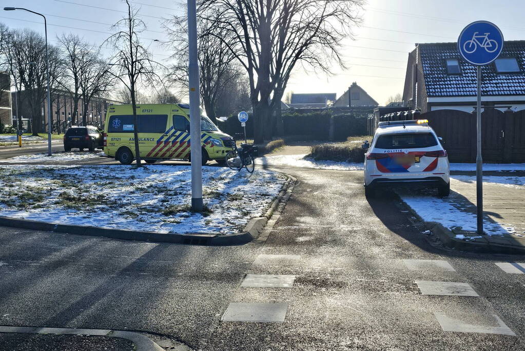 Fietser gewond bij aanrijding op rotonde