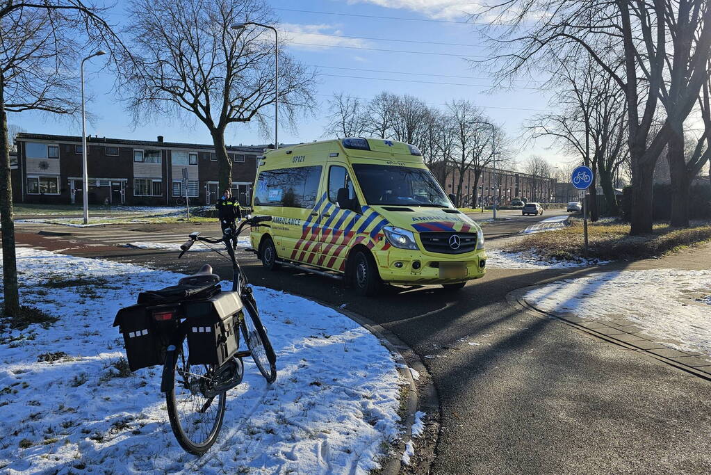 Fietser gewond bij aanrijding op rotonde